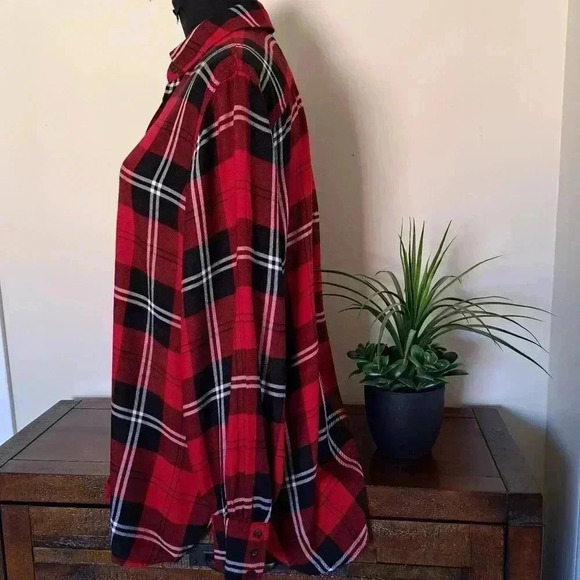 Chaps Ladies Red Plaid Shirt Medium Blouse Lightweight Red Black White Tunic - Picture 2 of 14